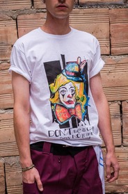 T-shirt Don't be a clown
